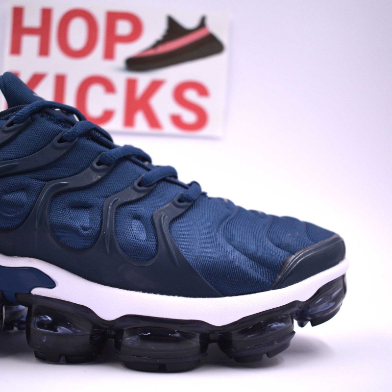 air vapormax blue and white